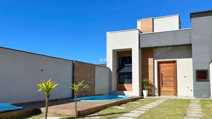 Casa com Piscina à Venda no Nereidas em Guaratuba | 3 Quartos, Suíte e Churrasqueira Próxi