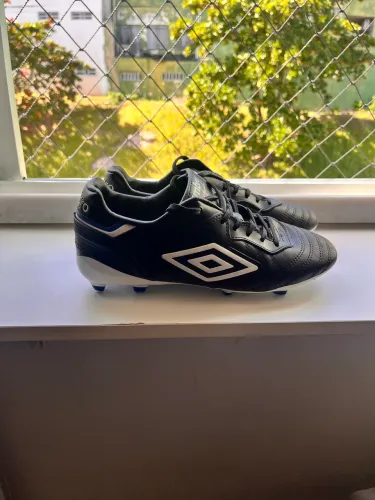 Chuteira Campo Umbro Speciali Iii Pro
