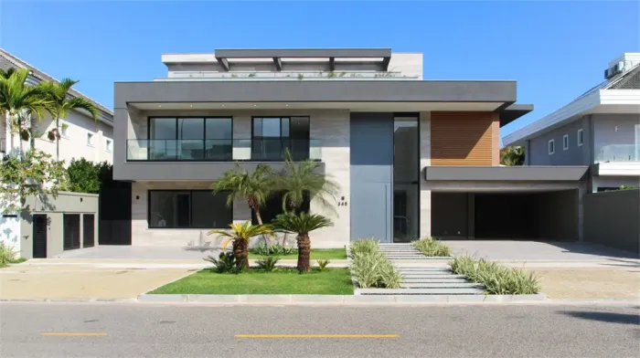 Casa Triplex a Venda na Barra da Tijuca Condomínio Santa Mônica Jardins