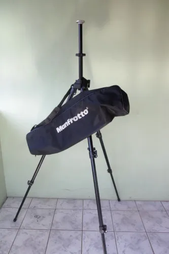 Tripé Manfrotto 055CB com estojo
