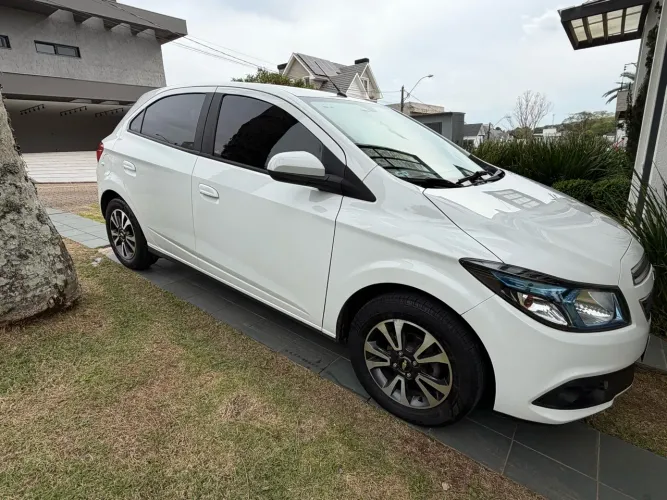 Chevrolet Onix Hatch LTZ 1.4 8V Flex Power Aut. 4P 2015