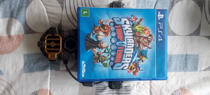 Skylanders Trap Team PS4 (só jogo e portal)