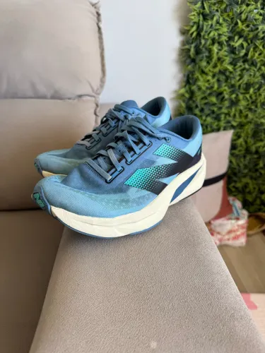 New Balance Rebel V4