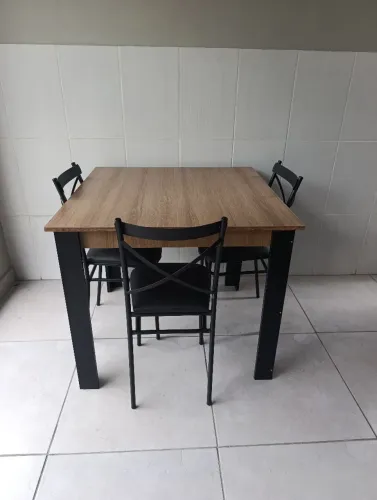 Mesa para restaurante / tampo MDF e pés de ferro preto / 06 unidades / tamanho 90/90 