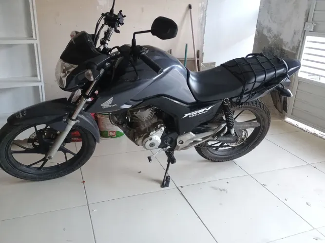 Vendo fan 160 na cor cinza , ano 2024