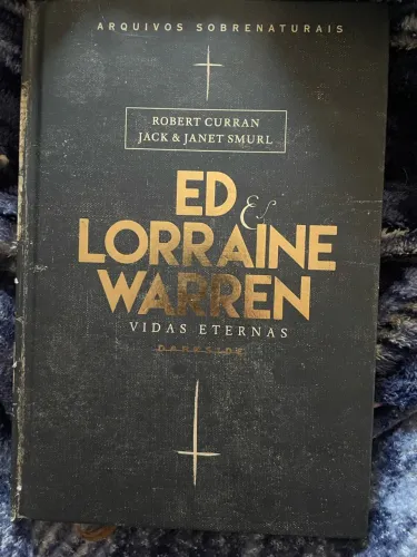 Livro da saga invocação do mal