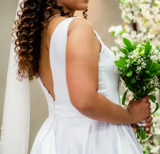 Vestido de noiva + véu + saiote | usado 1 vez | feito por costureira