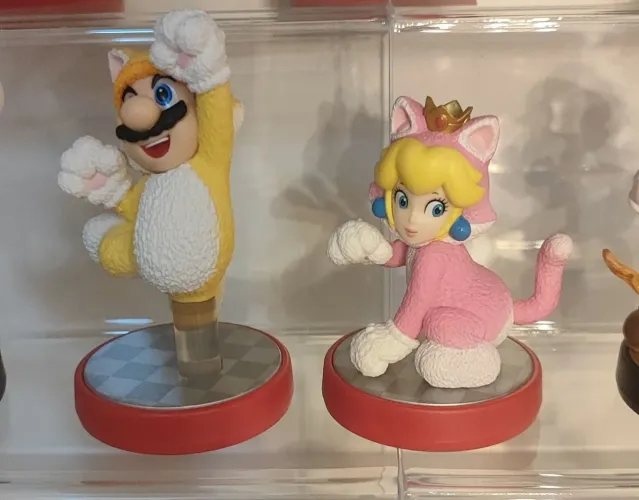 Amiibo Cat Mario/Cat Peach 