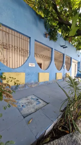 Sobrado para venda possui 192 metros quadrados com 4 quartos em Parangaba - Fortaleza - CE