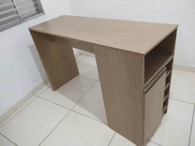 Mesa com adega e armario