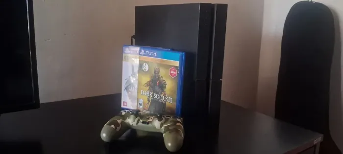 PS4 Fat 500 gb-Vendo ou troco por Nintendo Switch(qualquer versão)