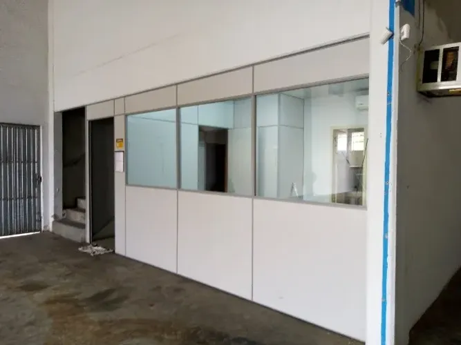 Pavilhão próximo Avenida Carlos Pinto Sampaio São Luiz