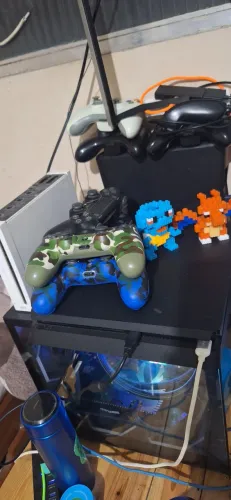 Ps4 1TB 2 controles