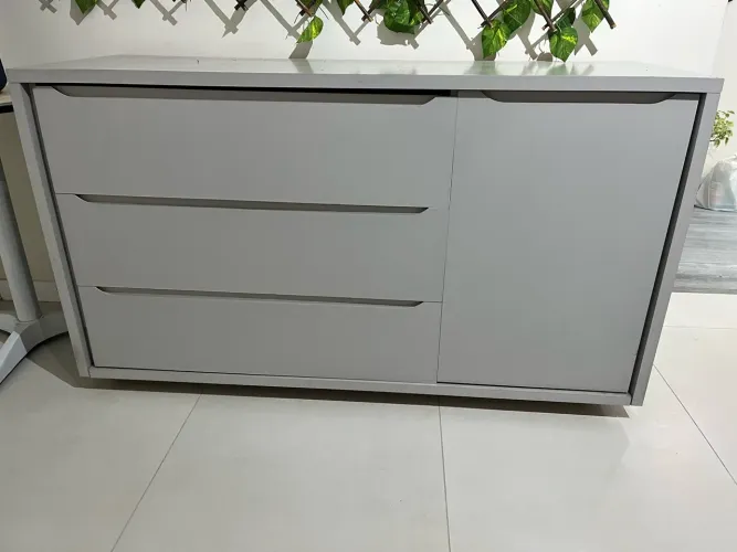 Cômoda cinza