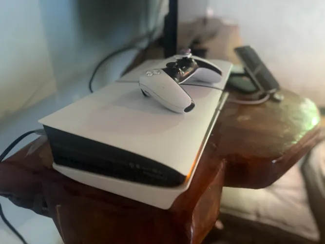 Playstation 5-. Otimo estado. Com controle