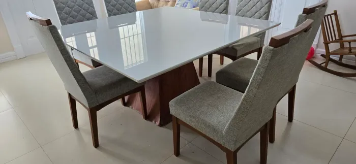 Mesa 1.5 por 1.5 tampo de vidro.