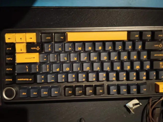 Teclado gamer sem fio AULA F75