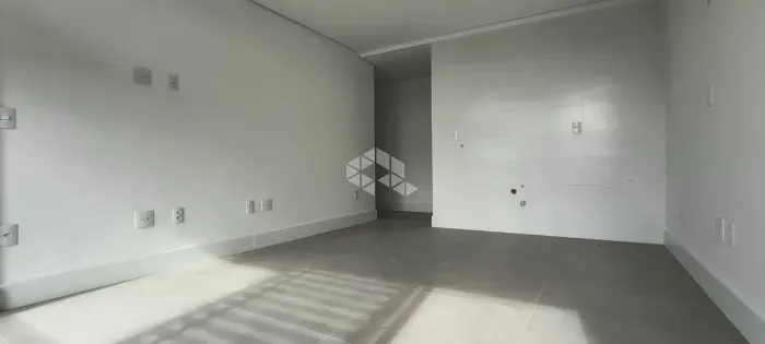 STUDIO À VENDA NO CENTRO DE FLORIANÓPOLIS/SC | 30 M² | 1 VAGA | VISTA PARCIAL PARA O MAR
