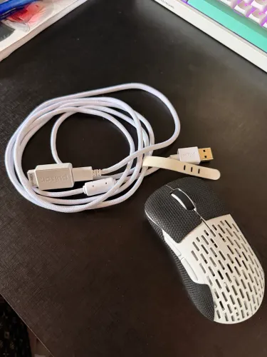 Mouse pulsar Xlite wireless v2