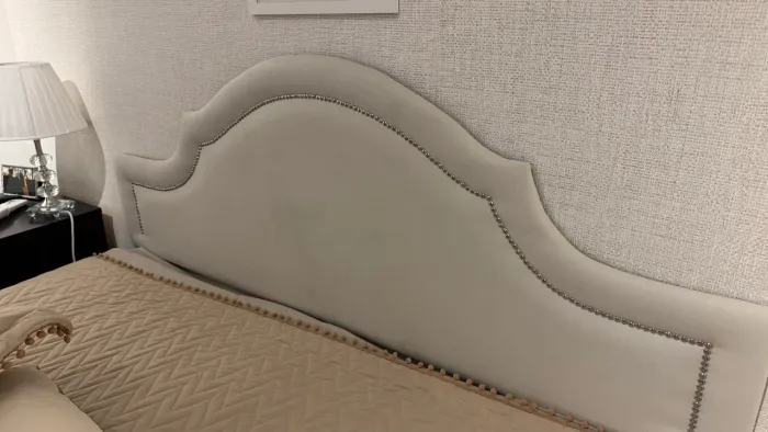 Cabeceira de sued cama queen com taxas - nunca usada 