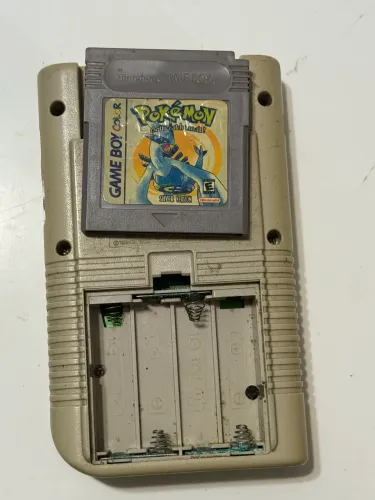 Game Boy Original 1989 + Pokémon Silver 2000