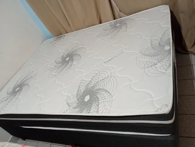 Vendo essa cama Box de casal 