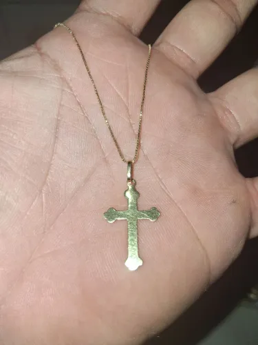 Correntinha com pinchente de cruz