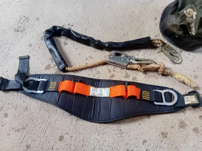 Vende-se: kit cinto, talabaixo e balde