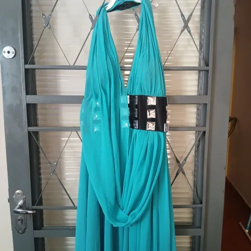 Vestido longo frente única com pedrarias
