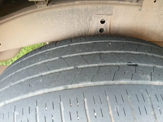Pneus da hilux original  aro 17