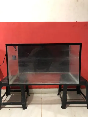 Aquário +100L + bomba de oxigênio + iluminaria de led