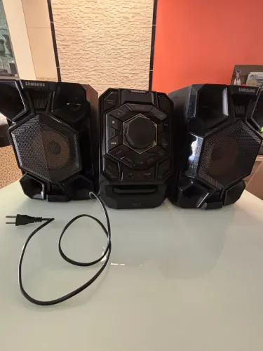 Samsung Giga Sound Blast (via Pen Drive)