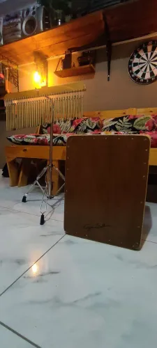 Cajon e carrilhão percussão