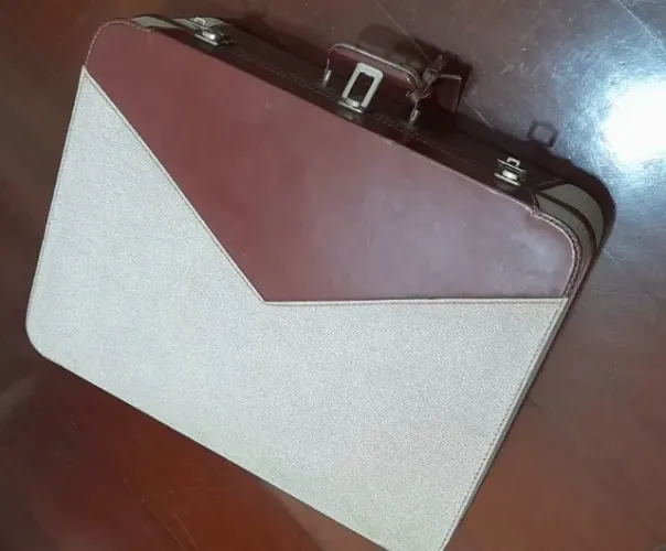 Mala vintage - vermelha e branca anos 50 marca Tissot
