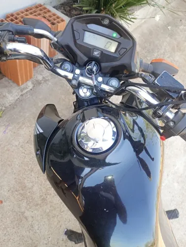 Vendo uma fan 125 partida e freio a disco, nova e conomica. Contato *