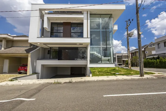 Nunca habitada: casa de alto padrão pronta para morar 4 suítes, energia solar e automação