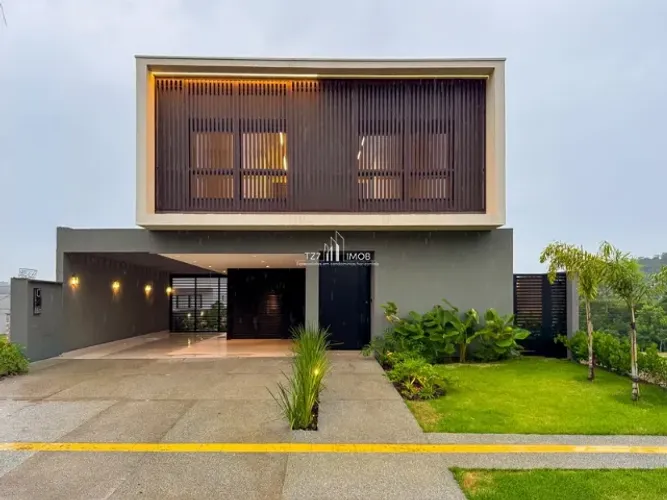 Sobrado com 3 suites plenas, sendo a master com espaço de closet e sacada.