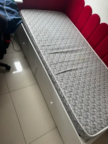 Cama solteiro em MDF