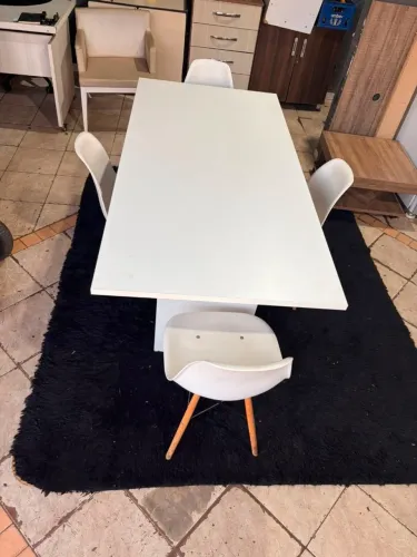 Mesa de jantar em MDF com 4 cadeiras ((ENTREGO GRATIS))
