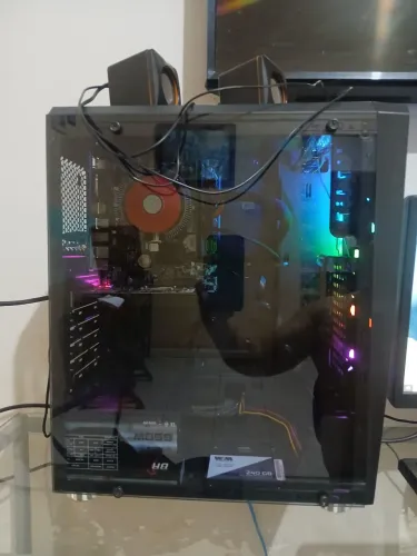 Pc gamer médio (vendo ele completo ou com peças separadas)