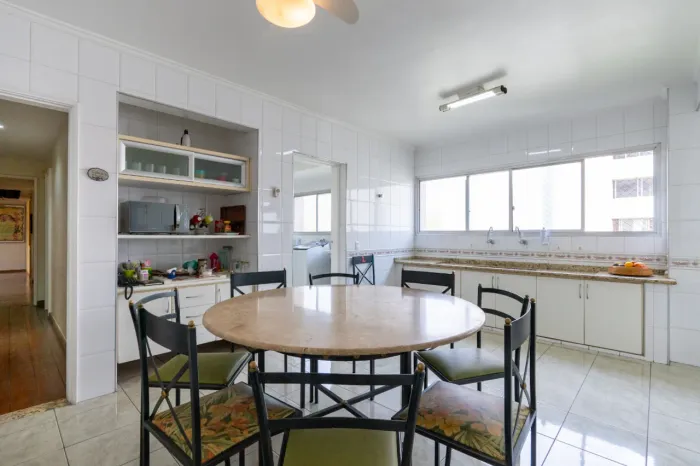 Apartamento para venda em Pinheiros com 4 quartos, sendo 2 suítes, 224m²