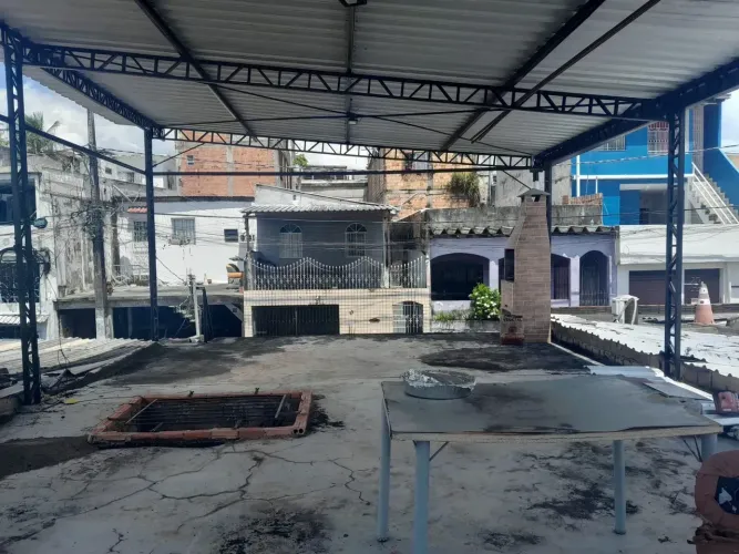 Vende se casa na Vila da Prata, dois pavimentos e garagem !!!!