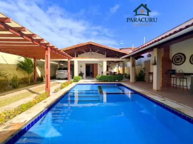 Vendo casa com três quartos e piscina no Paracuru.