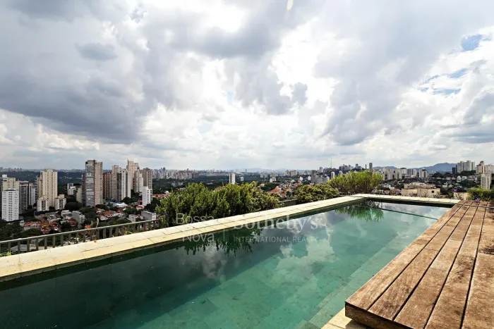 Assinado por Isay Weinfeld com seis vagas e janelas termoacústicas