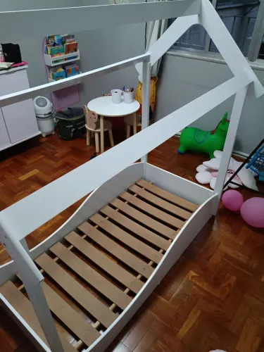 Cama infantil montessoriana