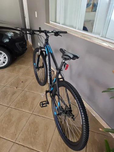 Bicicleta rockrider ST 120 aro 29 com ciclocomputador sem fio. Revisada