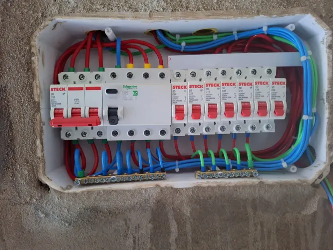 Serviços de instalação elétrica/Eletricista