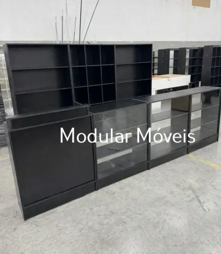 Balcões Expositores Prateleiras e Colmeia - MDF Preto