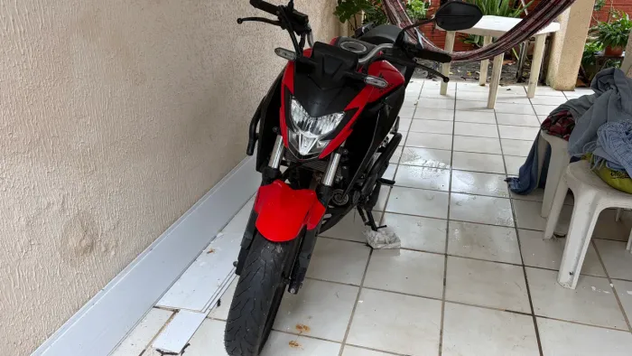 Honda cb300f twister com apenas 3000km
