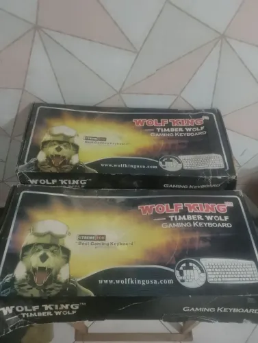 Teclado gama Wolf king na caixa